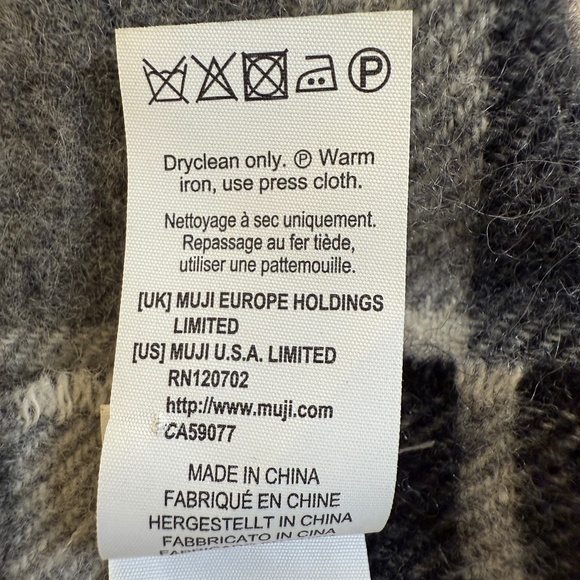 Muji 100% Wool Plaid Wrap Shawl – Grey, Black & Cream Check, with Hand Openings - Picture 7 of 9